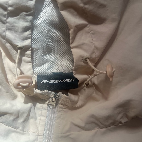 GV Gallery Raspberry Hills windbreaker - Picture 3 of 3